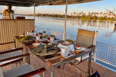 Victoria Falls: Private Sunrise Cruise with Breakfast
