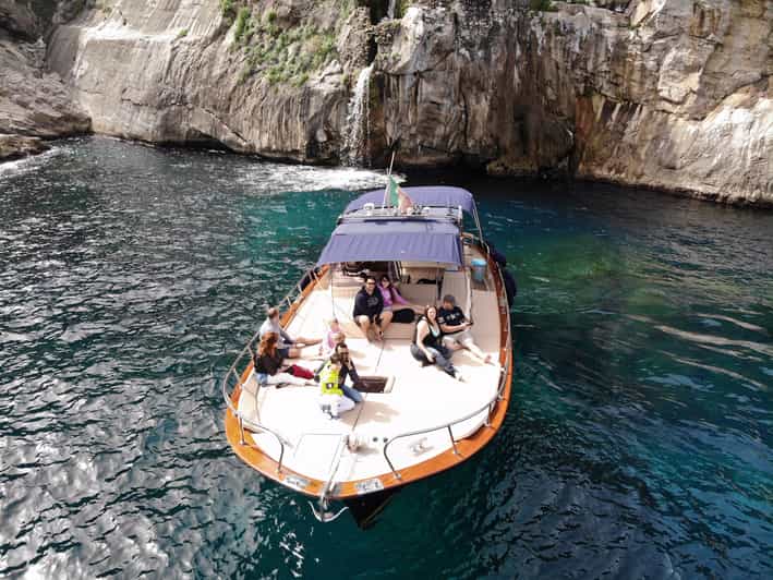 Ab Sorrent Bootsfahrt nach Capri mit Blauer Grotte GetYourGuide