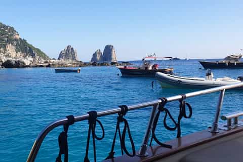 Sorrento: giro turistico in barca a Capri con pranzo