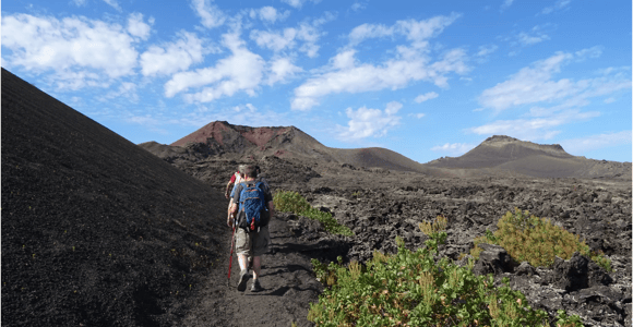 Lanzarote: Hike Across Timanfaya&#39;s Volcanic Landscapes