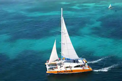 Aruba: Boat Trip with Snorkeling and Open Bar