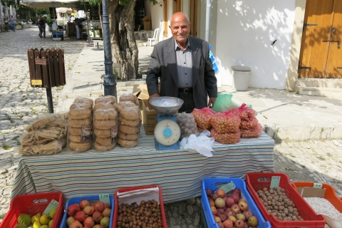 Zypern: Troodos Mountain Food & Wine Tasting Tour mit MittagessenVon Protaras aus: Troodos Villages Food&Wine Tour mit einem Einheimischen