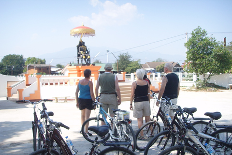 Passeio guiado de bicicleta pelas cores de Chiang MaiExcursão privada Colors of Chiang Mai