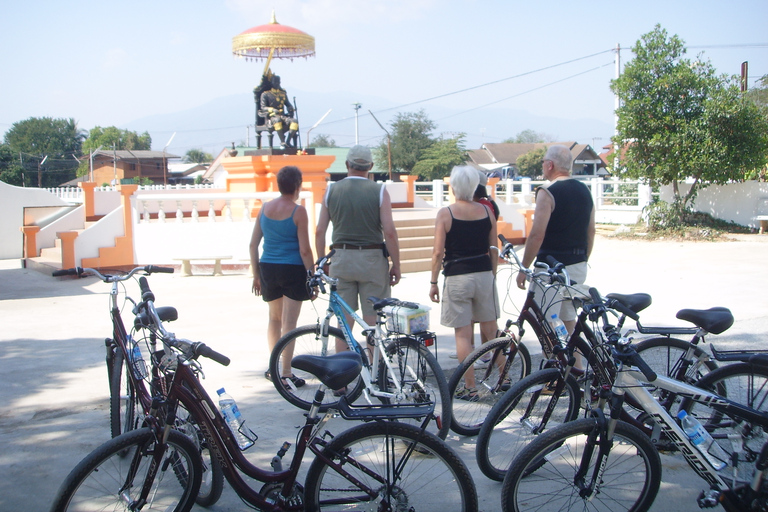 Passeio guiado de bicicleta pelas cores de Chiang MaiExcursão em grupo Colors of Chiang Mai