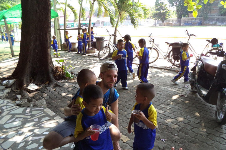 Tour guidato &quot;I colori di Chiang Mai&quot; in biciclettaTour privato dei colori di Chiang Mai Mai