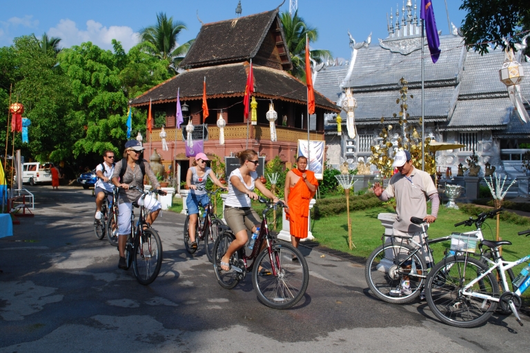 Kultur-Radtour in der Stadt Chiang Maikleine Gruppe