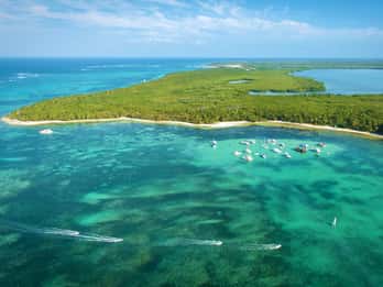 Punta Cana: Katamaran-Tour mit Essen, Getränken und Schnorcheln