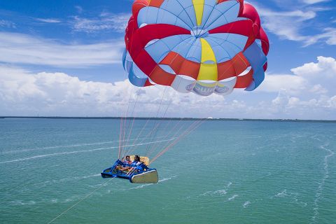 Cancún: esperienza di parasailing Skyrider