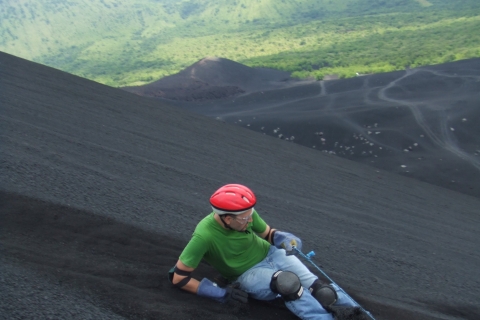 Ab León: Wanderung und Vulkan Boarding auf dem Cerro Negro