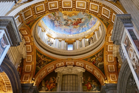 Rome: Guided Tour of St. Peter's Basilica with Dome Climb Private Tour in Portuguese