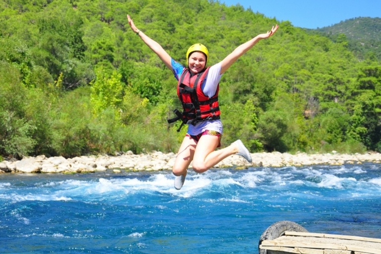 Vanuit Side: wildwaterraften in de Köprülü-kloofGedeelde groepstrip