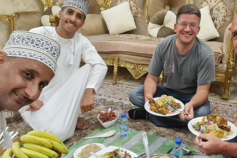 Omani Hospitality: Authentic Family Dinner Experience