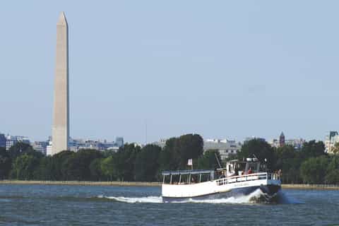 Old Town Alexandria: DC Monument River Cruise to Georgetown