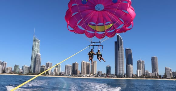 Gold Coast: Parasailing in Surfers Paradise