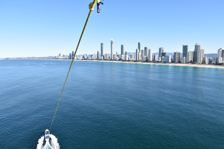 Gold Coast : vol en parachute ascensionnel en bateauTriple parachute ascensionnel