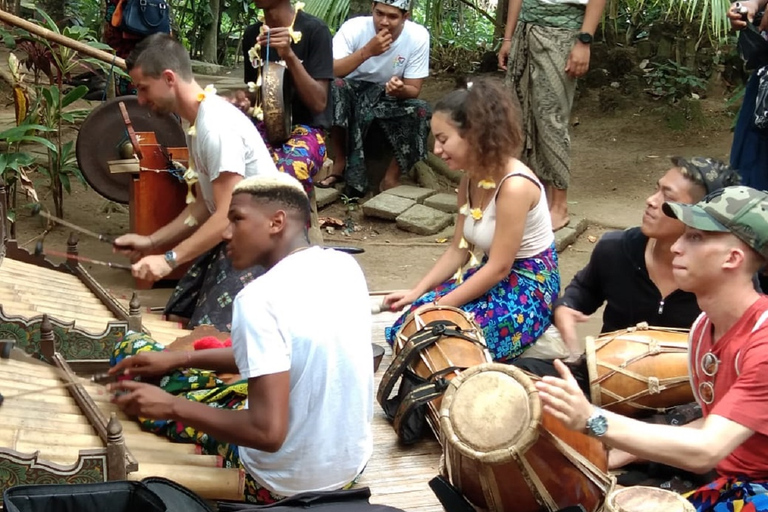 Bali: tour de la vida tradicional del puebloBahía de Plettenberg: día completo en el Centro de conservación de Tenikwa