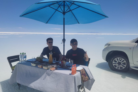 Uyuni: Dagsutflykt till Salt Flats med lunch och solnedgång