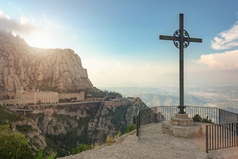 Montserrat & Cava Wineries Day Trip from Barcelona w/ Pickup Tour in Spanish