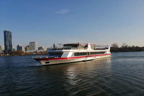 Von Wien aus: Tagesausflug nach BratislavaAb Wien: Tagesbootsfahrt nach Bratislava mit Weihnachtsmarkt