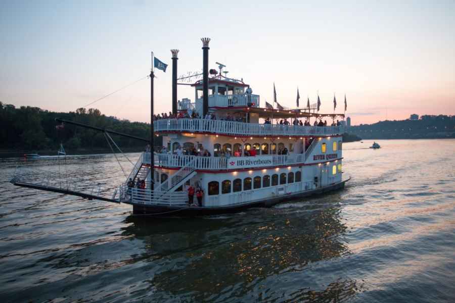 Cincinnati: Ohio River Cruise mit Buffet Abendessen. Foto: GetYourGuide