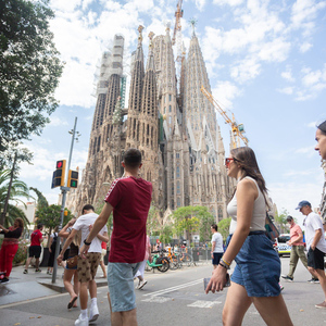 Barcelona: Sagrada Familia Fast Track Guided Tour