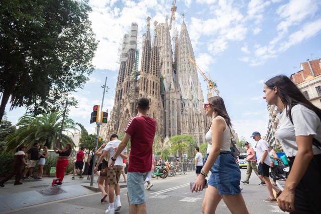 Visit Barcelona Sagrada Familia Fast Track Guided Tour in Barcelona