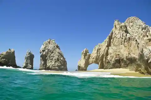 Los Cabos: City Tour with Cruise, Snorkeling, and Tastings