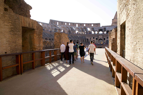 Roma: Coliseo Express Visita guiada en grupo reducidoRoma: Visita guiada rápida en grupo reducido al Coliseo