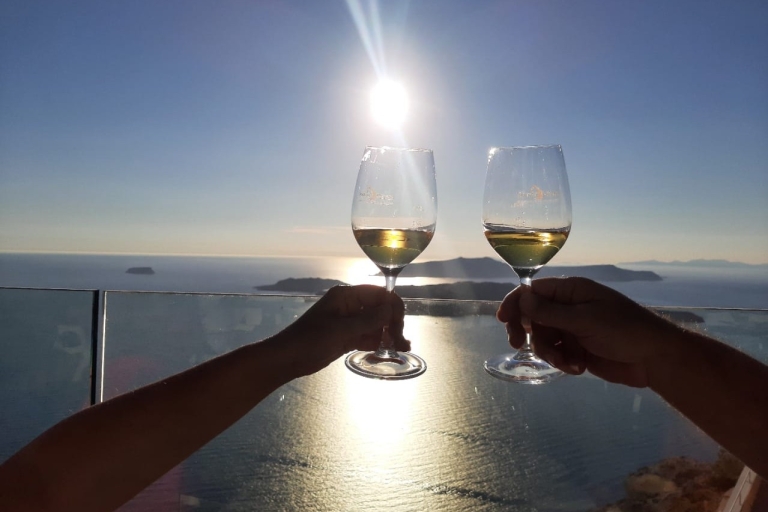 Santorin: Geführte Weinkellerei-Tour mit WeinverkostungSantorini Wineries Tour mit Flughafenabholung