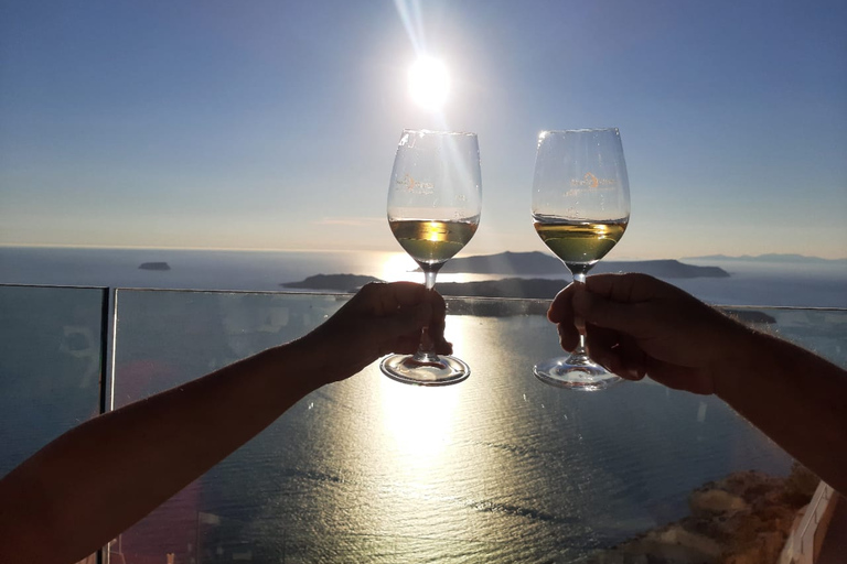 Santorin: Geführte Weinkellerei-Tour mit WeinverkostungSantorin Weinkeller Tour mit Abholung vom Kreuzfahrtschiff