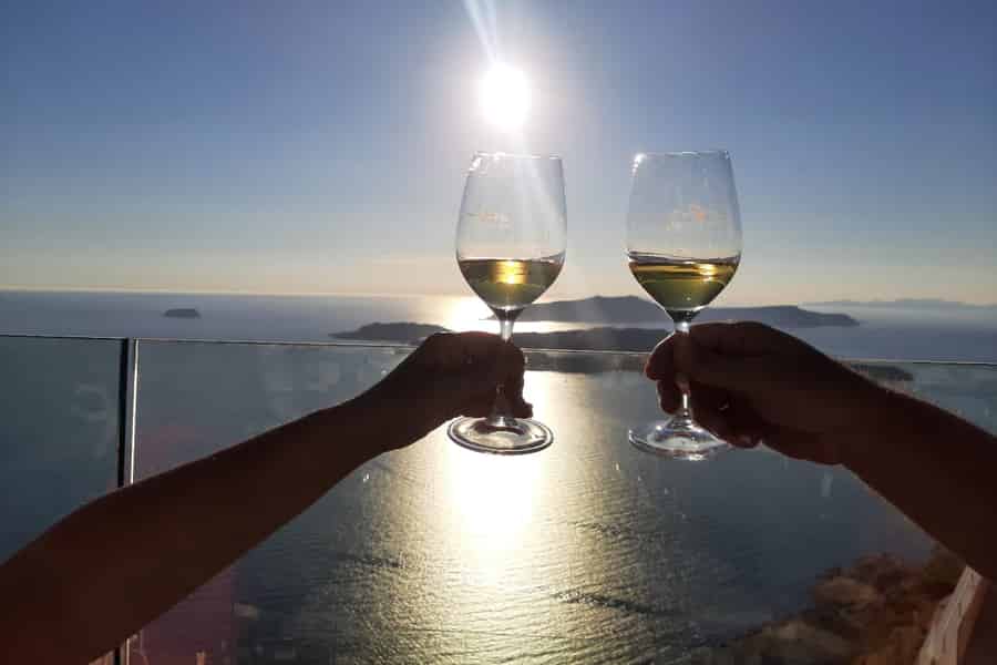Santorin: Geführte Weinkellerei-Tour mit Weinverkostung. Foto: GetYourGuide