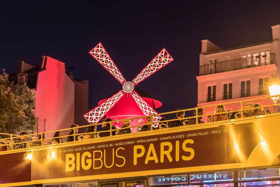 Paris: Nächtliche Sightseeing-Tour mit dem Open-Top-Bus
