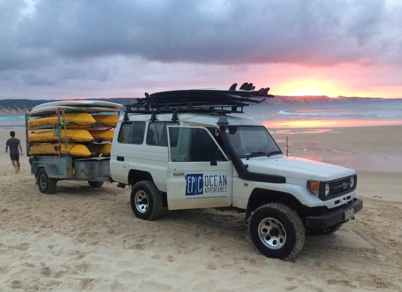 Rainbow Beach: 4WD Beach Drive Adventure og surf-lektion