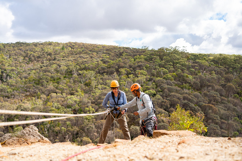 Adelaide: Rock Climb e Abseil Onkaparinga National ParkAdelaide: tour di arrampicata su roccia nel parco nazionale di Onkaparinga