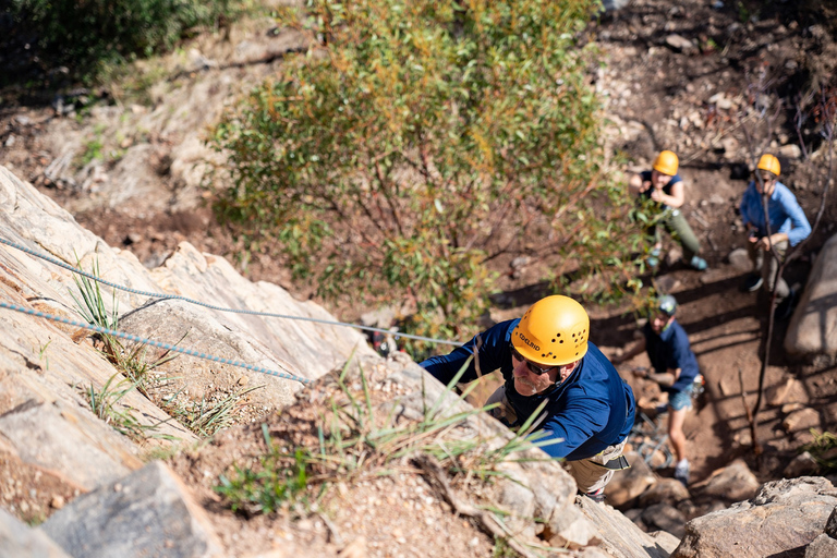 Adelaide: Rock Climb e Abseil Onkaparinga National ParkAdelaide: tour di arrampicata su roccia nel parco nazionale di Onkaparinga