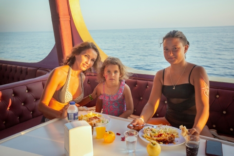 Alanya: cruise bij zonsondergang en partybootOphalen in Alanya