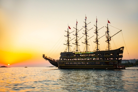 Alanya: cruise bij zonsondergang en partybootOphalen in Alanya