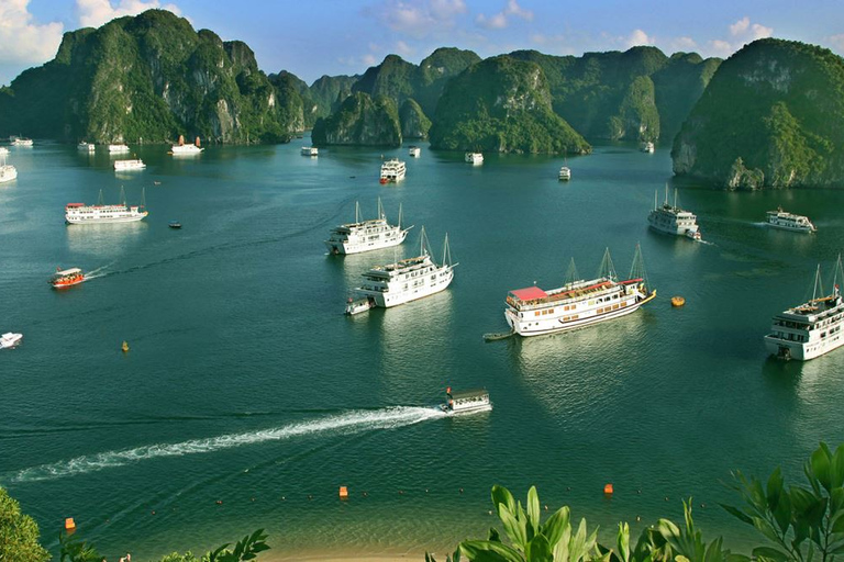 Hanoi: 2-Day Ha Long and Vietnamese Farming Tour