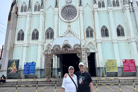 Manila: City Tour with Food Tasting and Guide