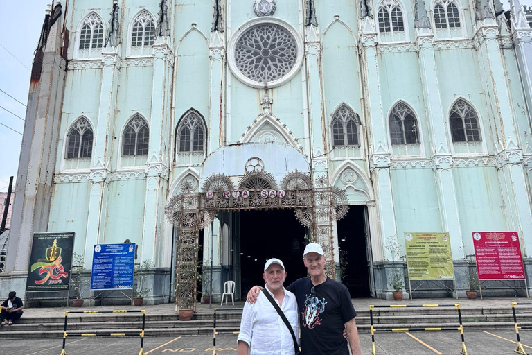 Manila: City Tour with Food Tasting and Guide