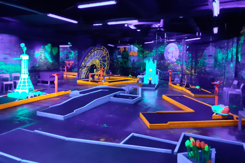 Praga: Świecący minigolf przy świetle UV