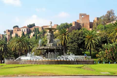 Málaga: 3-Hour Complete Walking Tour with Tickets