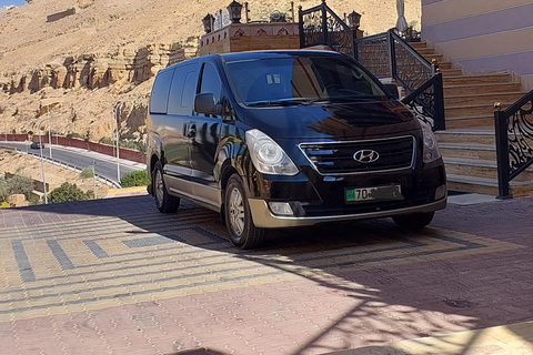 Alquila un coche con conductor para visitar todo Jordania desde Ammán.Por Un Día Coche Con Conductor.