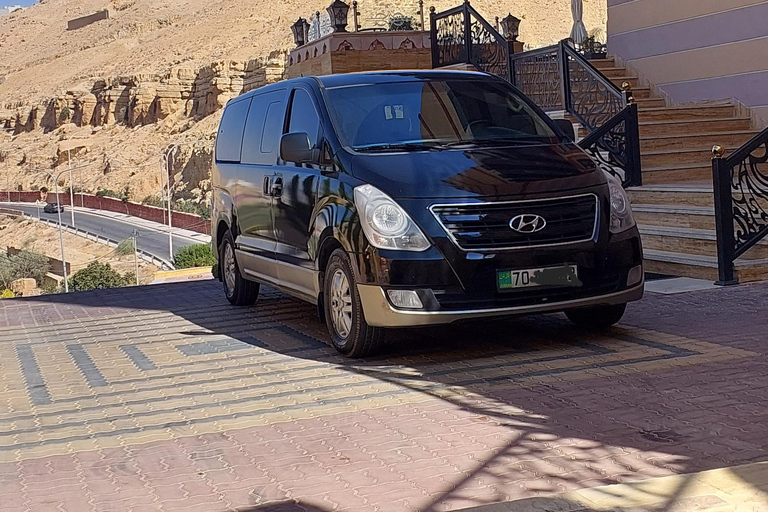 Alquila un coche con conductor para visitar todo Jordania desde Ammán.Por Un Día Coche Con Conductor.