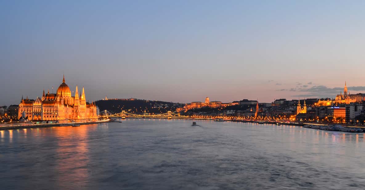 Budapest: Candlelit Dinner River Cruise with Live Music