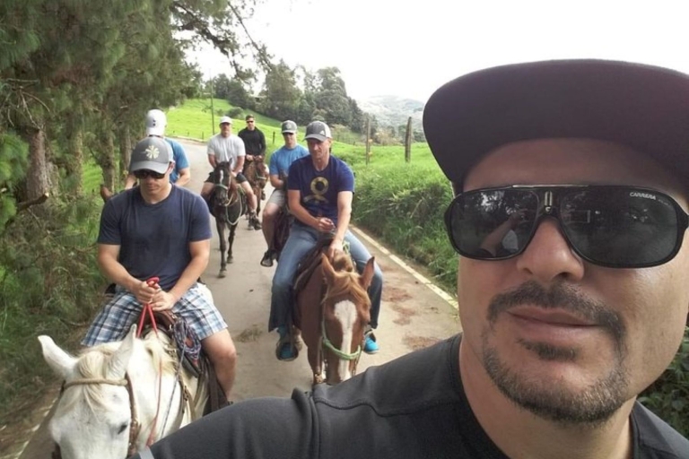 Guatapé: combo de paseo a caballo y tour