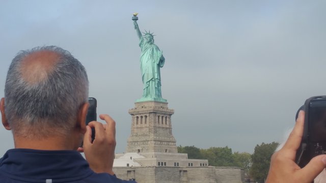NYC: estatua de la Libertad e isla Ellis con ferry