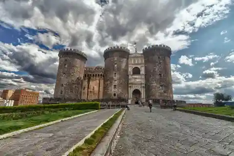 From Naples: Half-Day City Walking & Bus Tour Gulf of Naples
