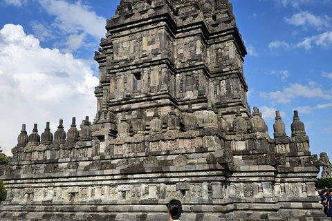 Tour all'alba a Yogyakarta: salita garantita a BorobudurTour all'alba a Yogyakarta: salita alle colline di Borobudur e Prambanan