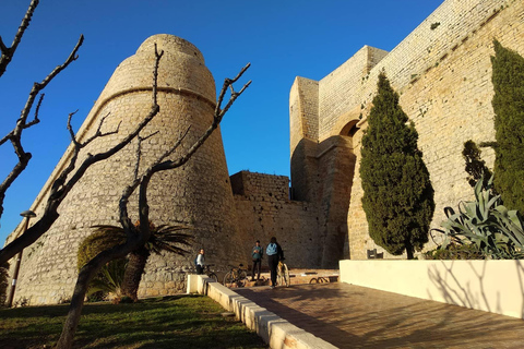 TOUR PELOS DESTAQUES DE IBIZA: Do patrimônio da Unesco às melhores praias